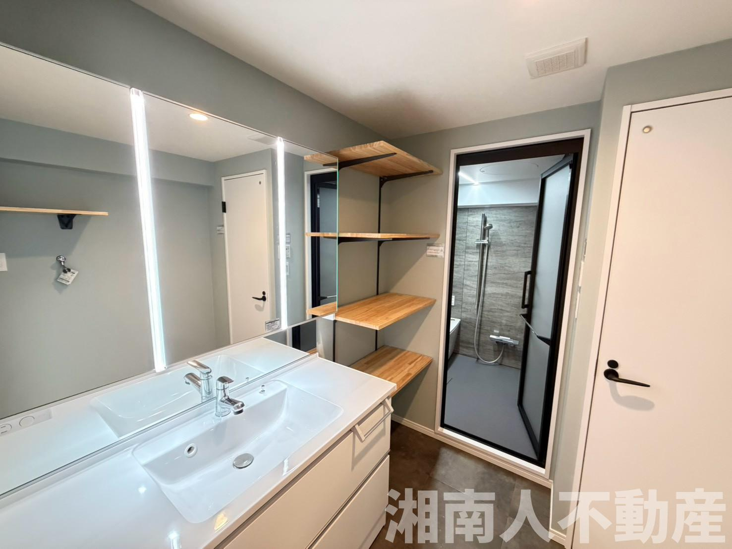 マンション茅ヶ崎の独立洗面台|朝の支度にも助かる、独立の洗髪洗面化粧台