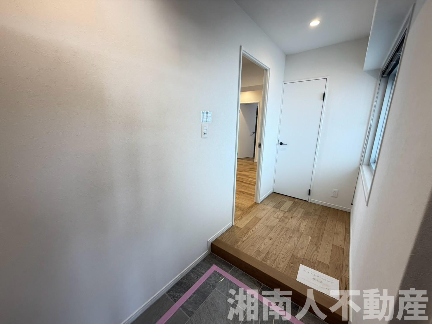 マンション茅ヶ崎の玄関|明るい玄関です