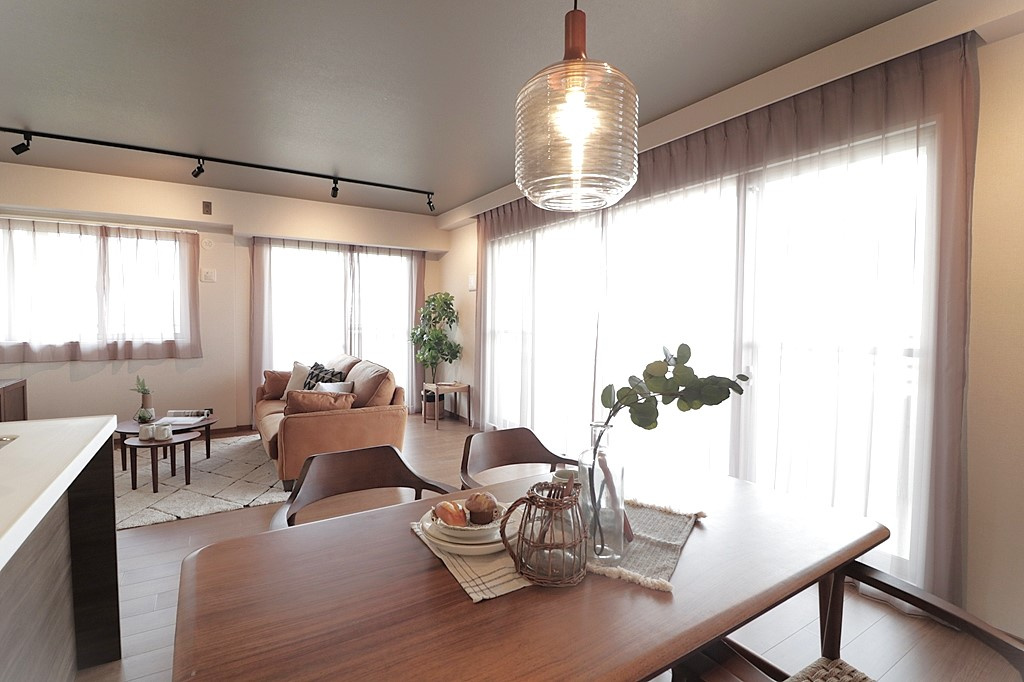 ネバーランド御影石屋川公園 の居間・リビング