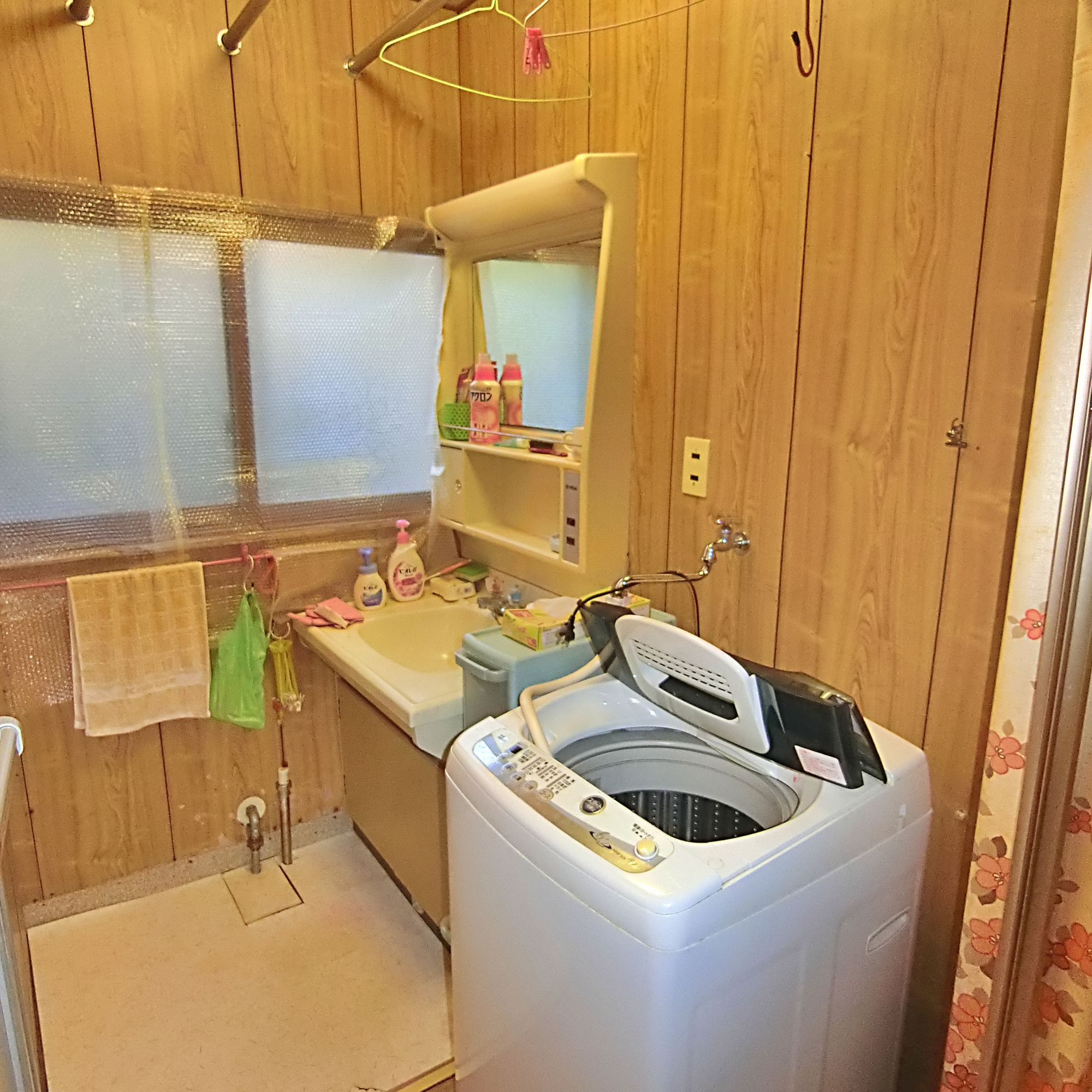 室蘭市天神町20-3　中古住宅の独立洗面台