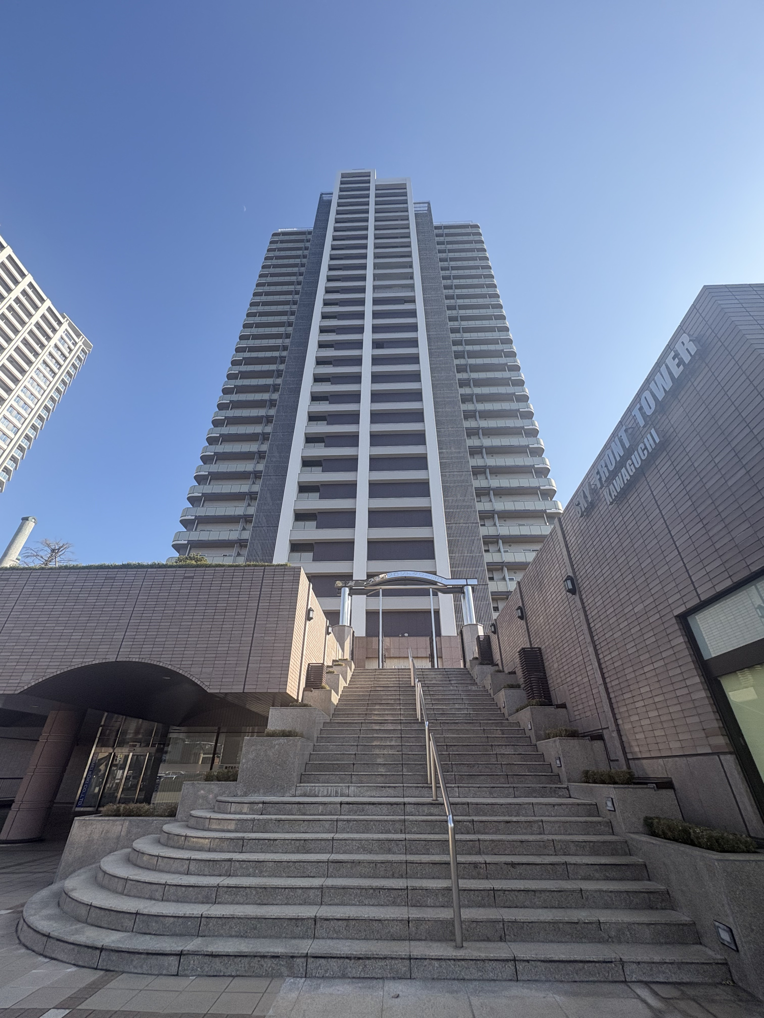 スカイフロントタワー川口の外観