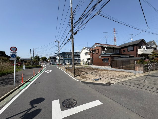 横浜市泉区中田北3丁目 新築戸建て【仲介手数料無料】の前面道路含む現地写真