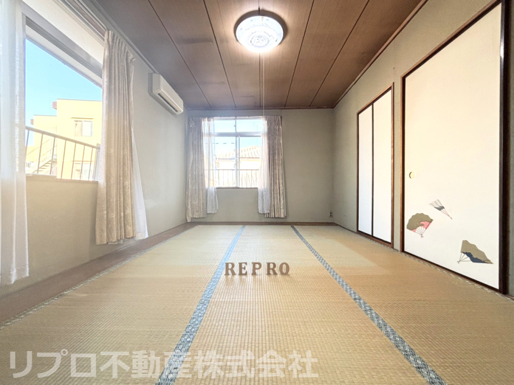 野田市柳沢戸建の和室|２階６帖の和室は、寝室としても活用できます！くつろぎの時間を過ごせる落ち着いたお部屋です！