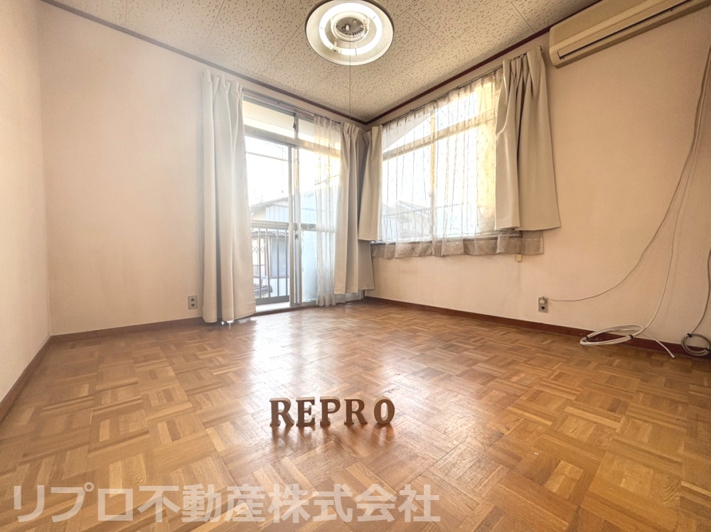 野田市柳沢戸建の洋室|４.５帖の洋室は、南西向きで明るい光が入りやすく、書斎やお子様のお部屋などに活用できます！