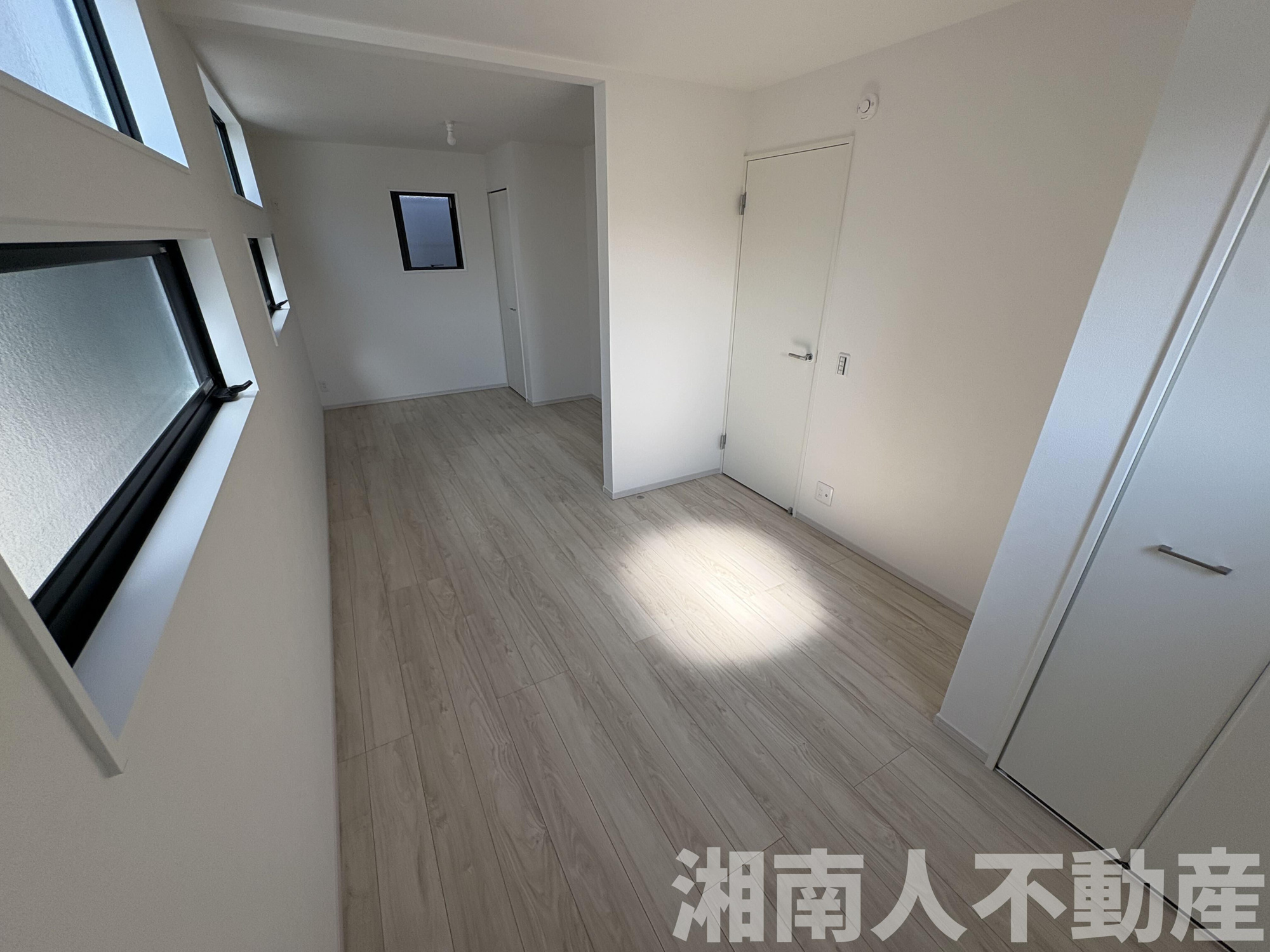 逗子市久木３丁目６３１－１２，１３，５新築戸建ての洋室|広々とした洋室です