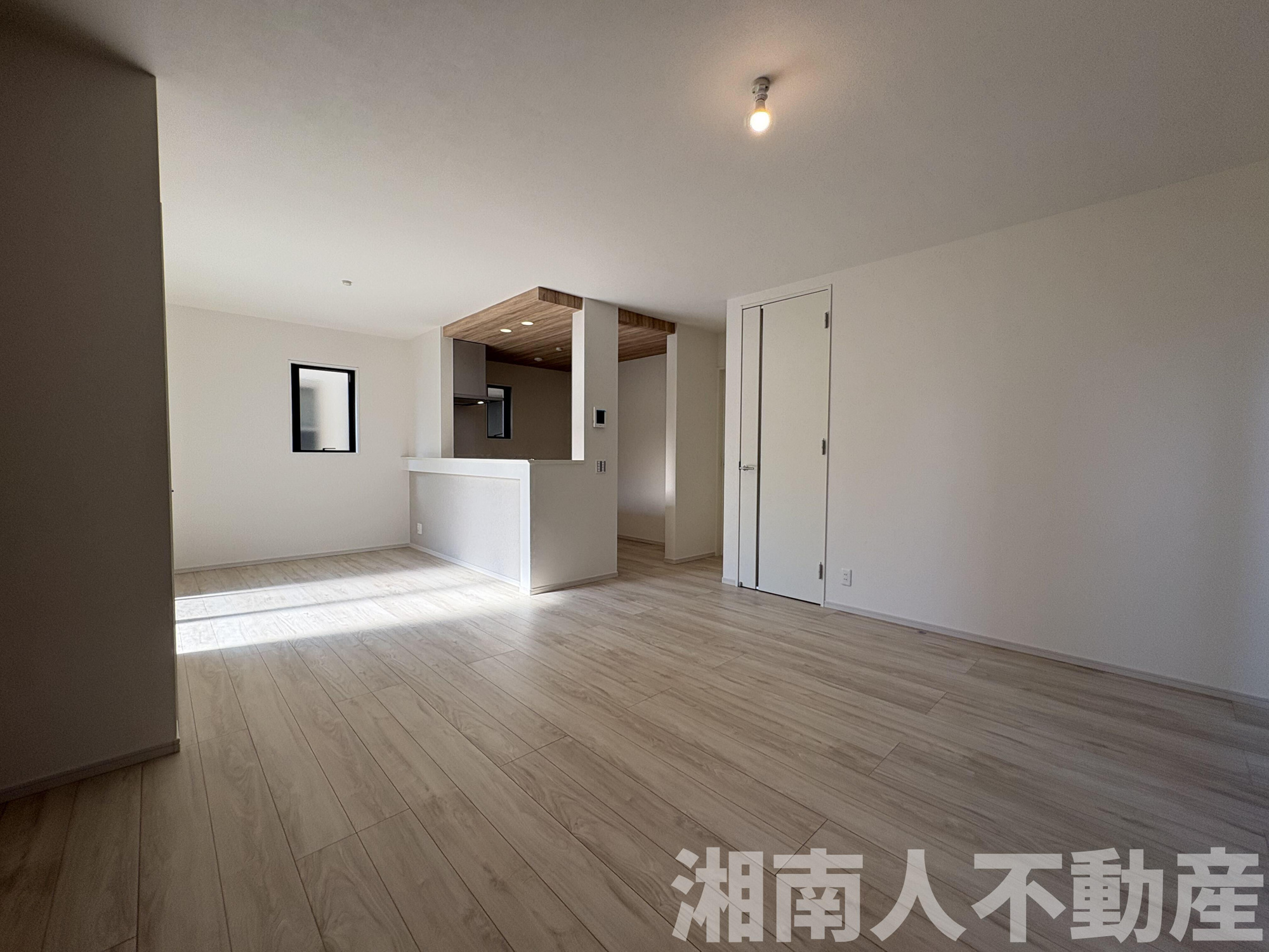逗子市久木３丁目６３１－１２，１３，５新築戸建ての居間・リビング|ゆったりとしたリビングです