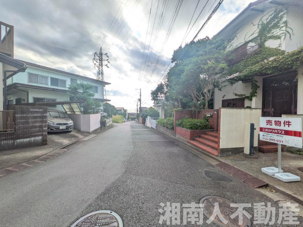 藤沢市片瀬山2丁目　土地の前面道路含む現地写真