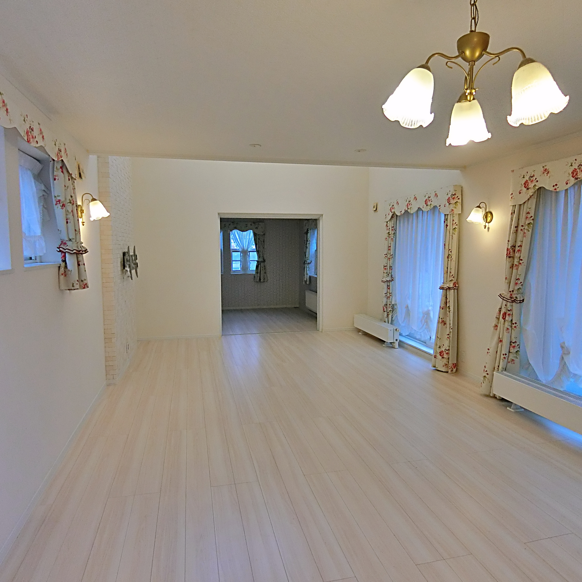 室蘭市寿町2丁目8-17　収益戸建の居間・リビング