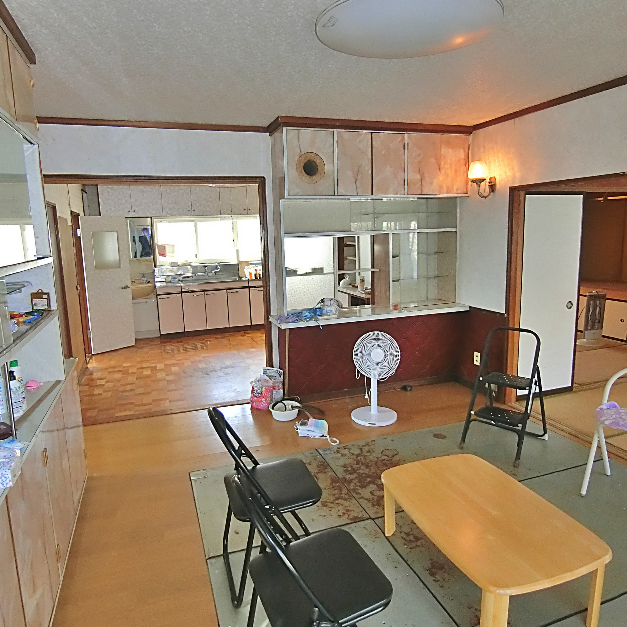 室蘭市高砂町2丁目9-19　中古住宅の居間・リビング