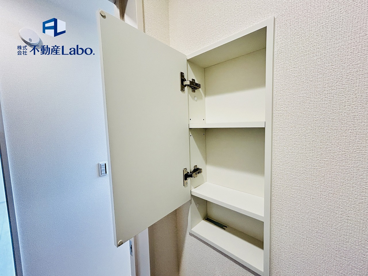 リーブルガーデン　葵区瀬名中央4丁目　全4棟の収納|●トイレ収納●
トイレ内に、壁の埋め込み収納があり、トイレットペーパーなど収納に便利♪