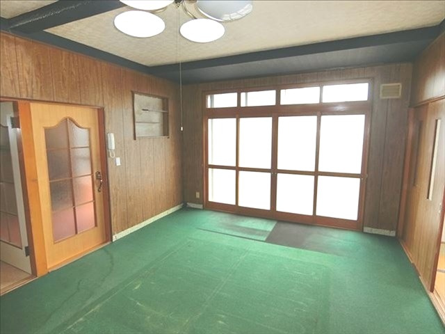 室蘭市高砂町3丁目6-11　中古住宅の居間・リビング