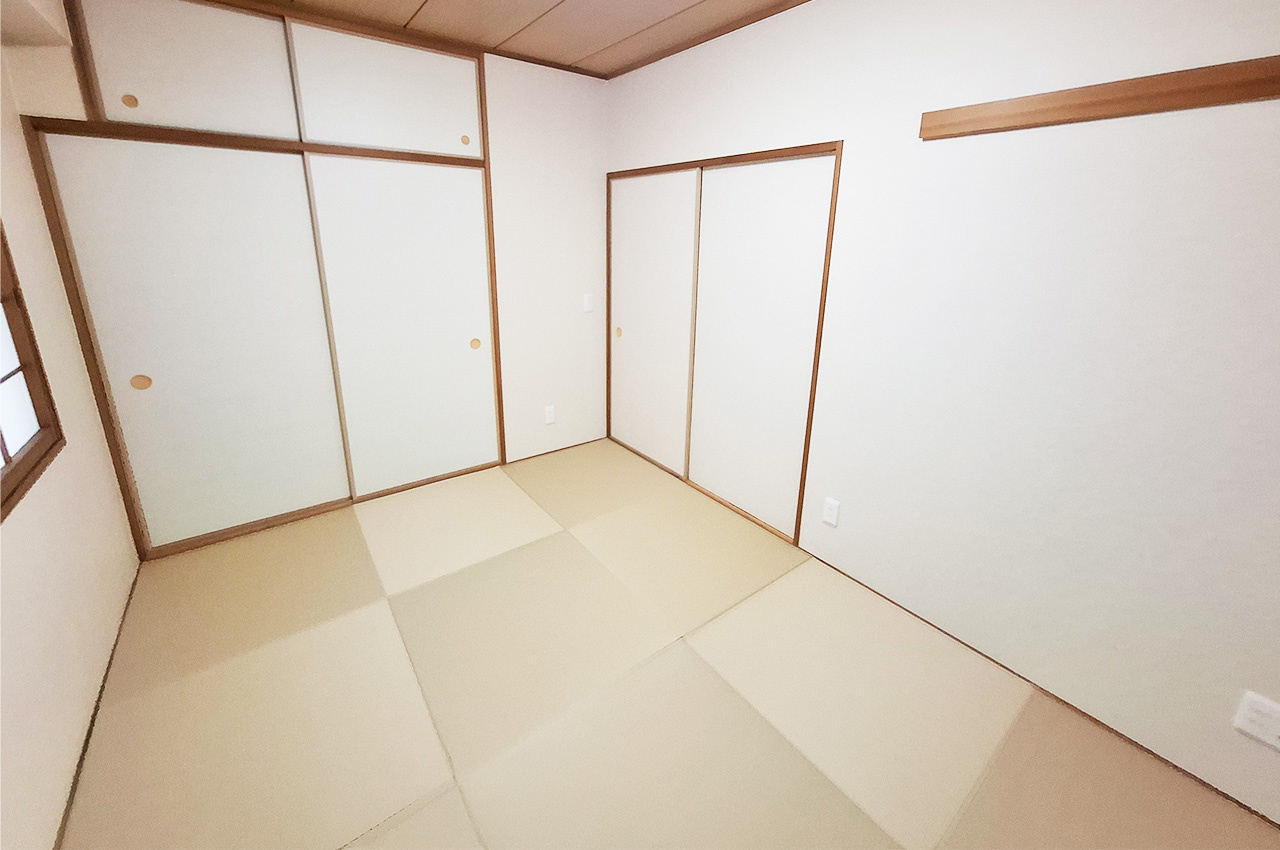 ソワール新檜尾台四号棟の和室|和室：約6帖の和室は押入収納付きで、寝具などを収納できます。