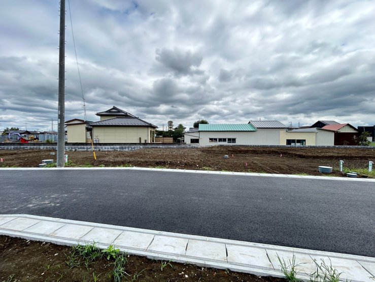 5号棟　前面道路含む現地写真（2026/09/05撮影）
