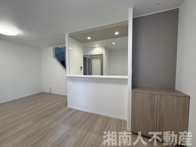 茅ヶ崎市菱沼　中古戸建の居間・リビング|ゆったりとした居間です