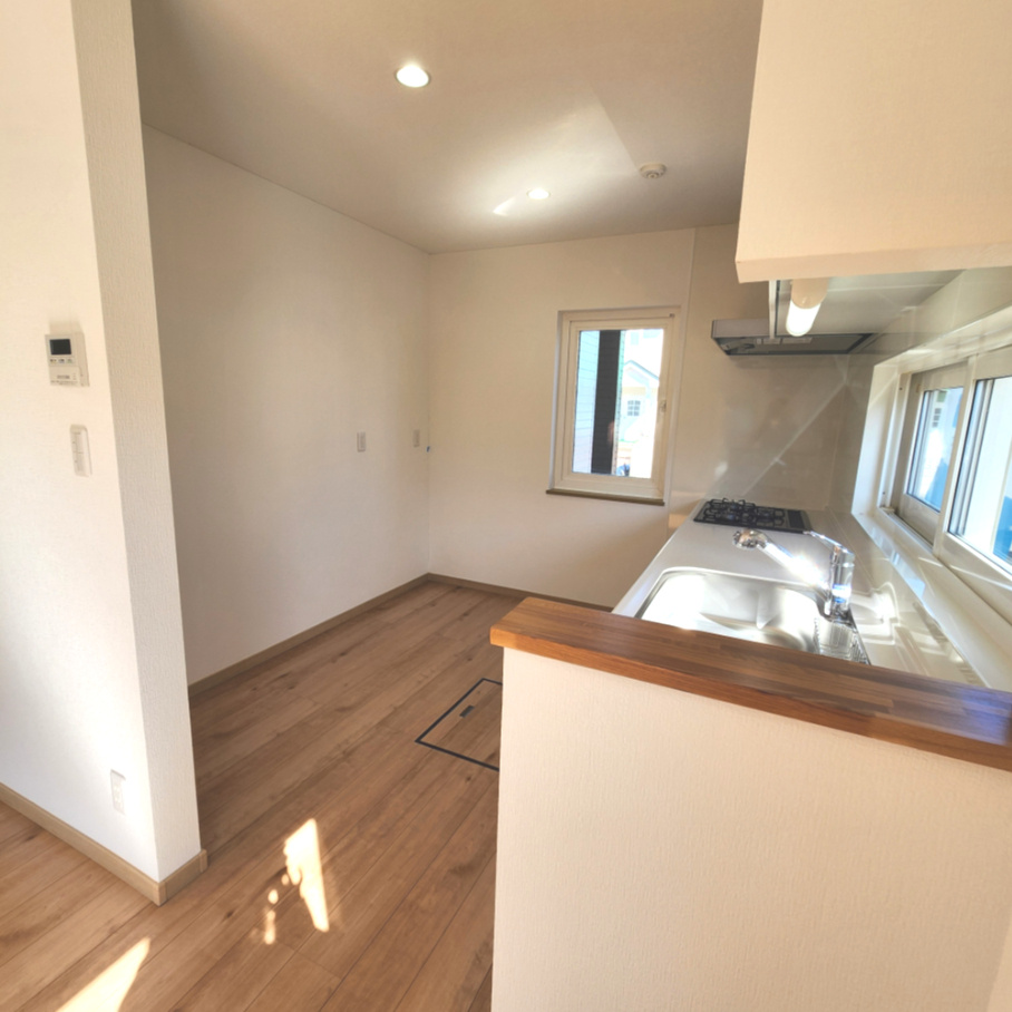 登別市栄町1丁目15-9　リフォーム済中古住宅のキッチン