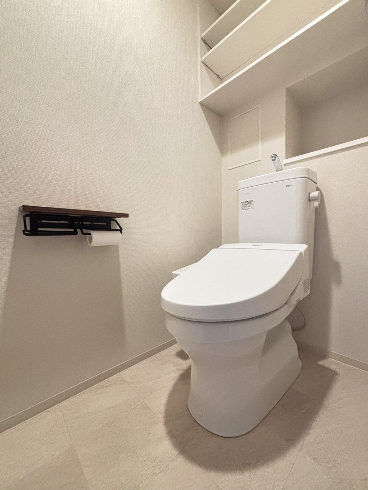 リビオ六甲ザ・ヒルズのトイレ|節水型トイレが設置されており、少ない量で汚れを落とします。