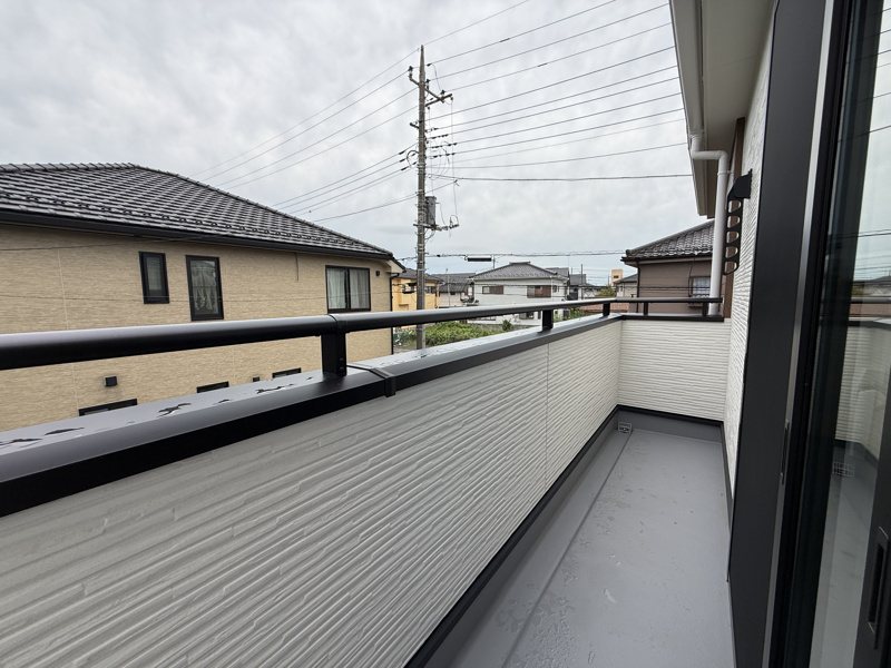 【古河市幸町　バルコニー】洗濯物も布団も気持ちよく干すことができます！