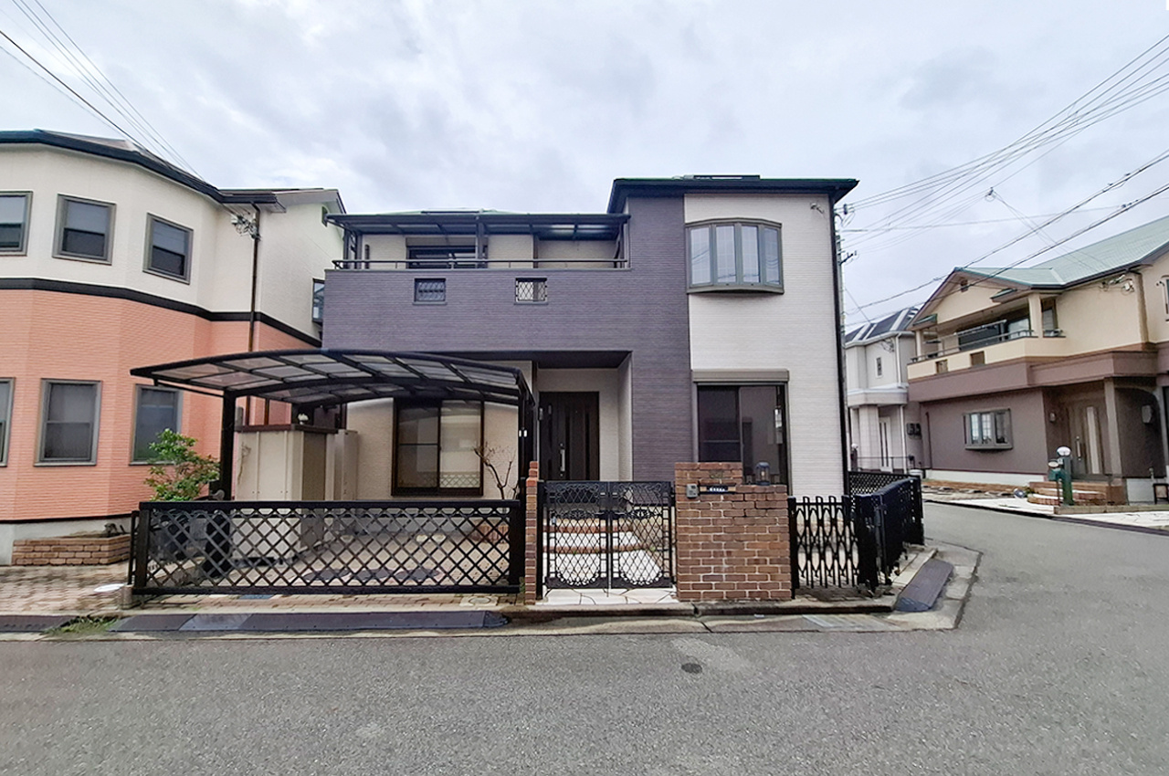貝塚市堀2丁目の前面道路含む現地写真|前面道路を含む外観（カーポート・カーゲート・物置・花壇撤去前）