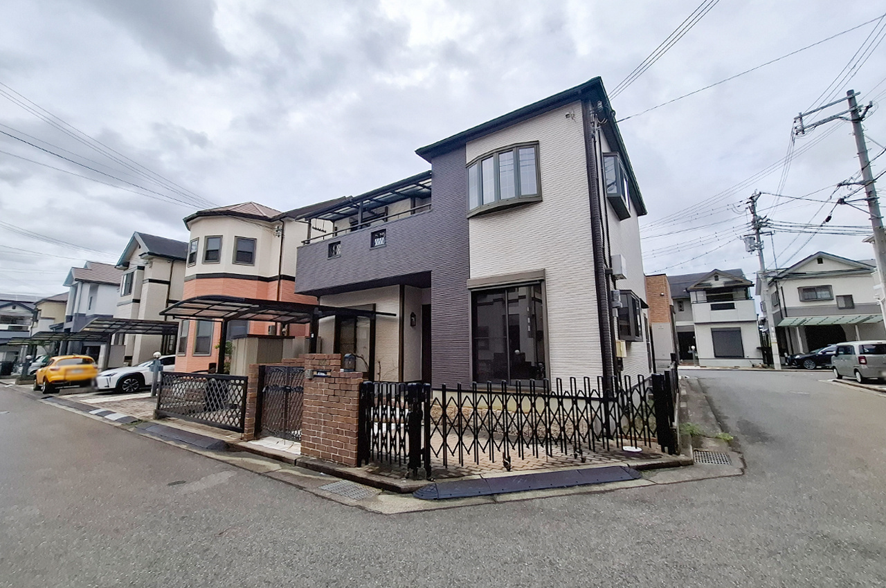 貝塚市堀2丁目の前面道路含む現地写真|前面道路を含む外観（カーポート・カーゲート・物置・花壇撤去前）