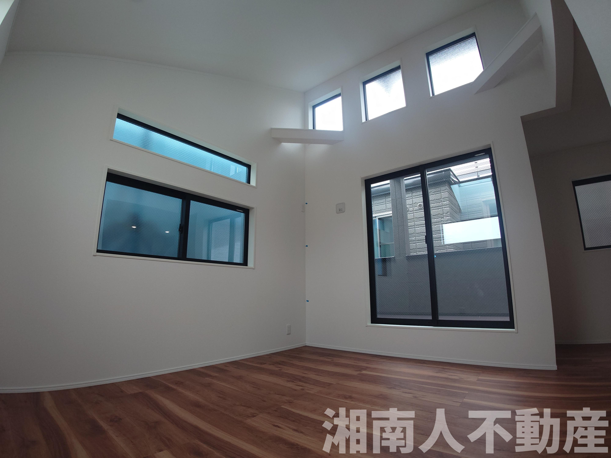 平塚市中堂８付近新築戸建ての洋室|明るい洋室です