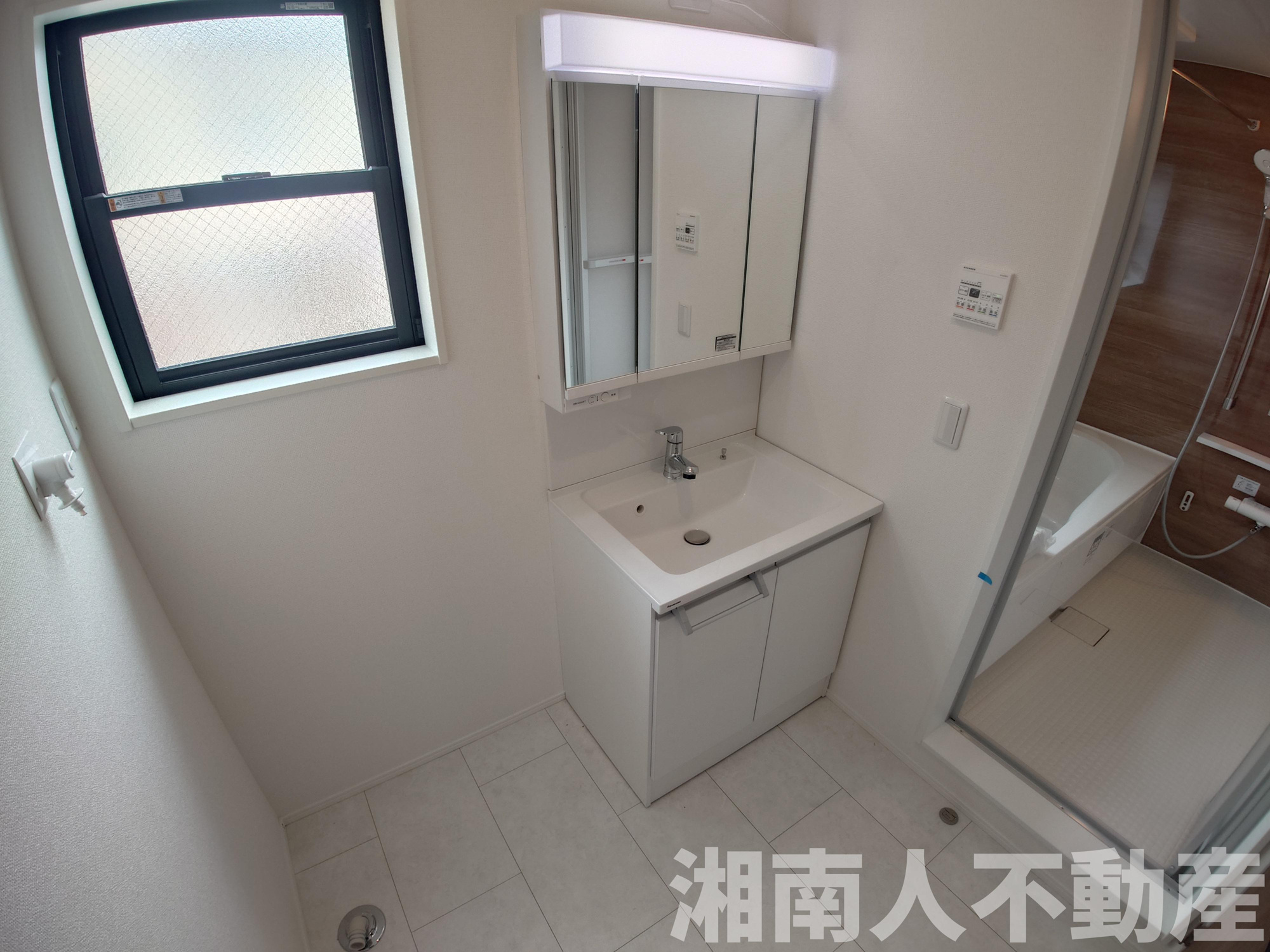 平塚市中堂８付近新築戸建ての独立洗面台|独立洗面台です