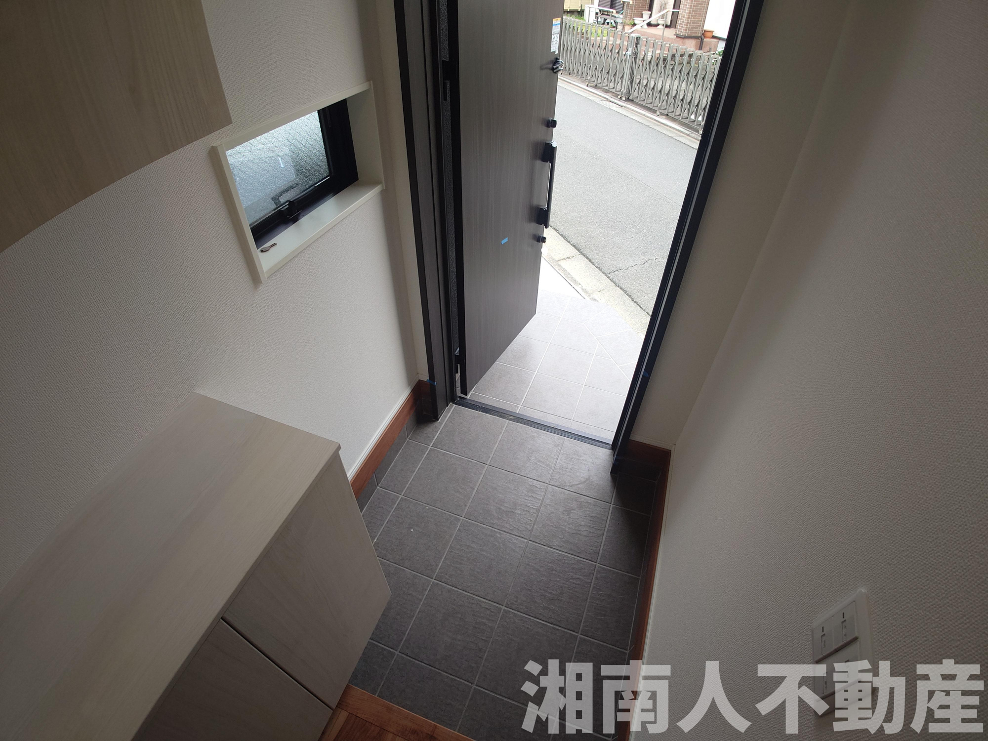 平塚市中堂８付近新築戸建ての玄関|玄関です