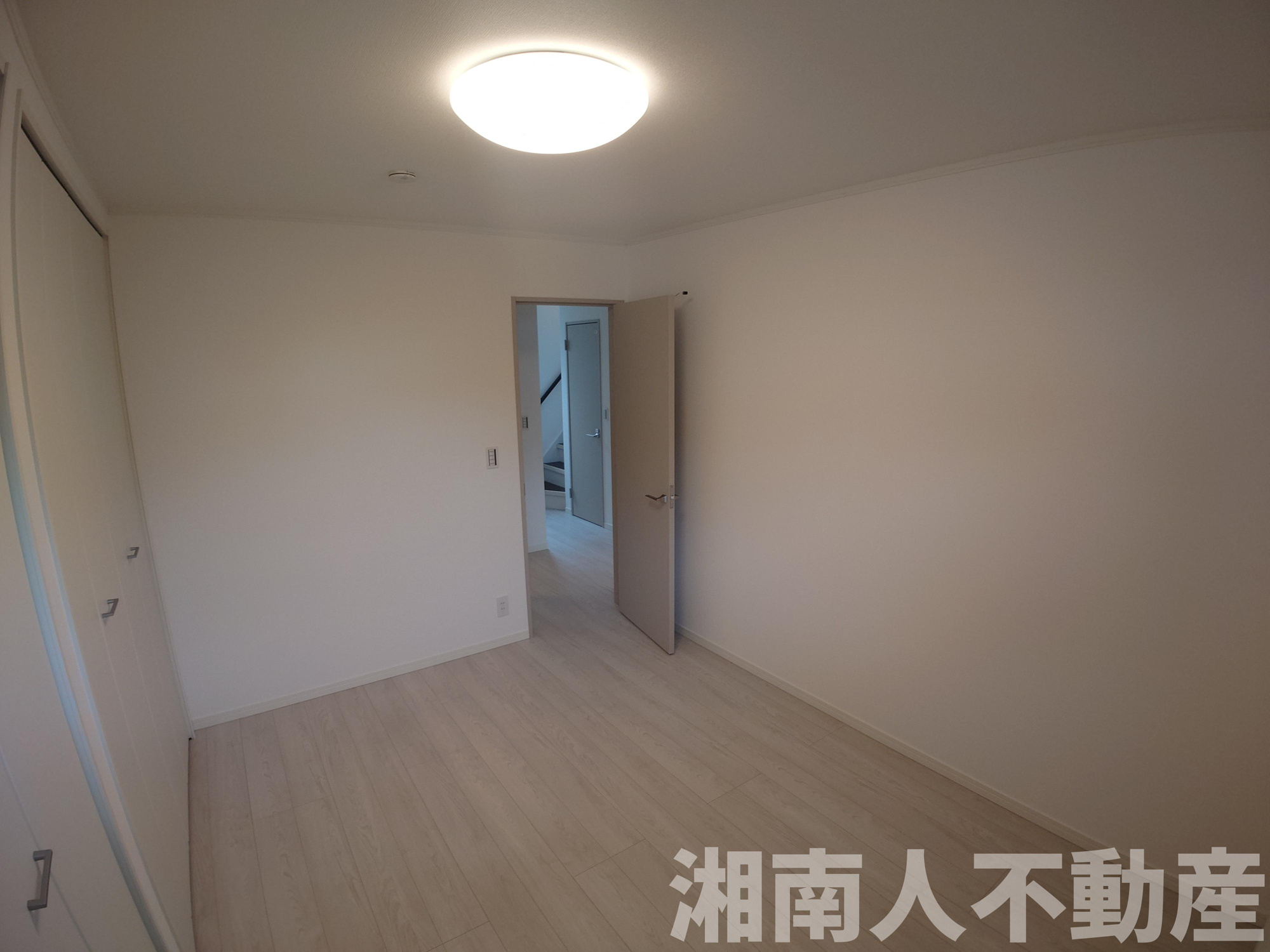 茅ケ崎市松浪2丁目２－７３戸建の居間・リビング