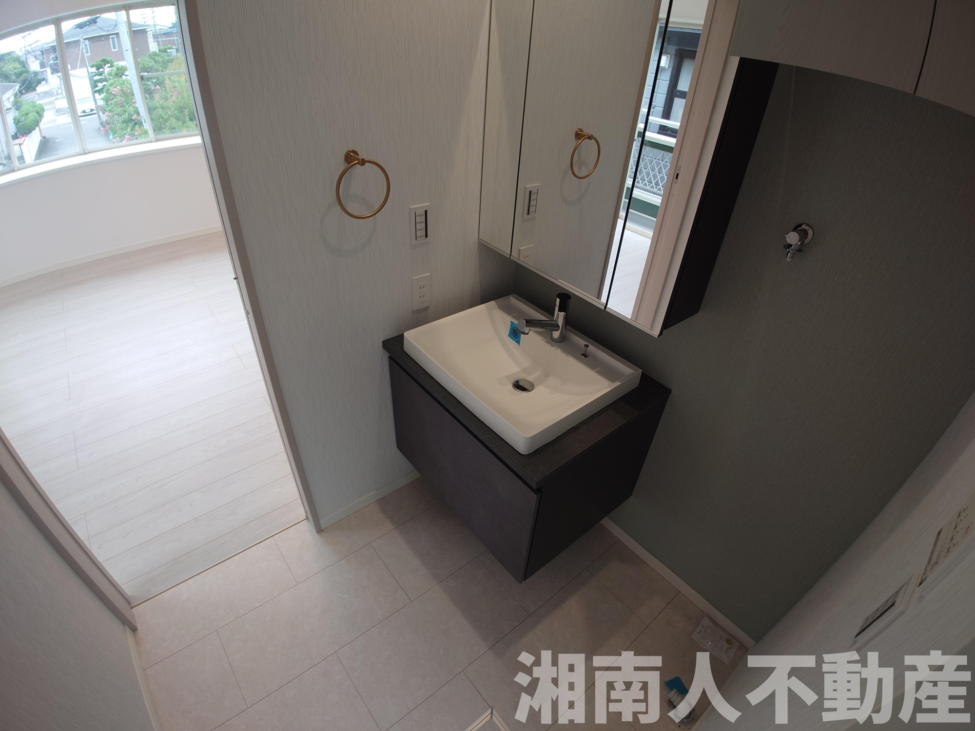 茅ケ崎市松浪2丁目２－７３戸建の独立洗面台|朝の身支度には欠かせない独立洗面化粧台