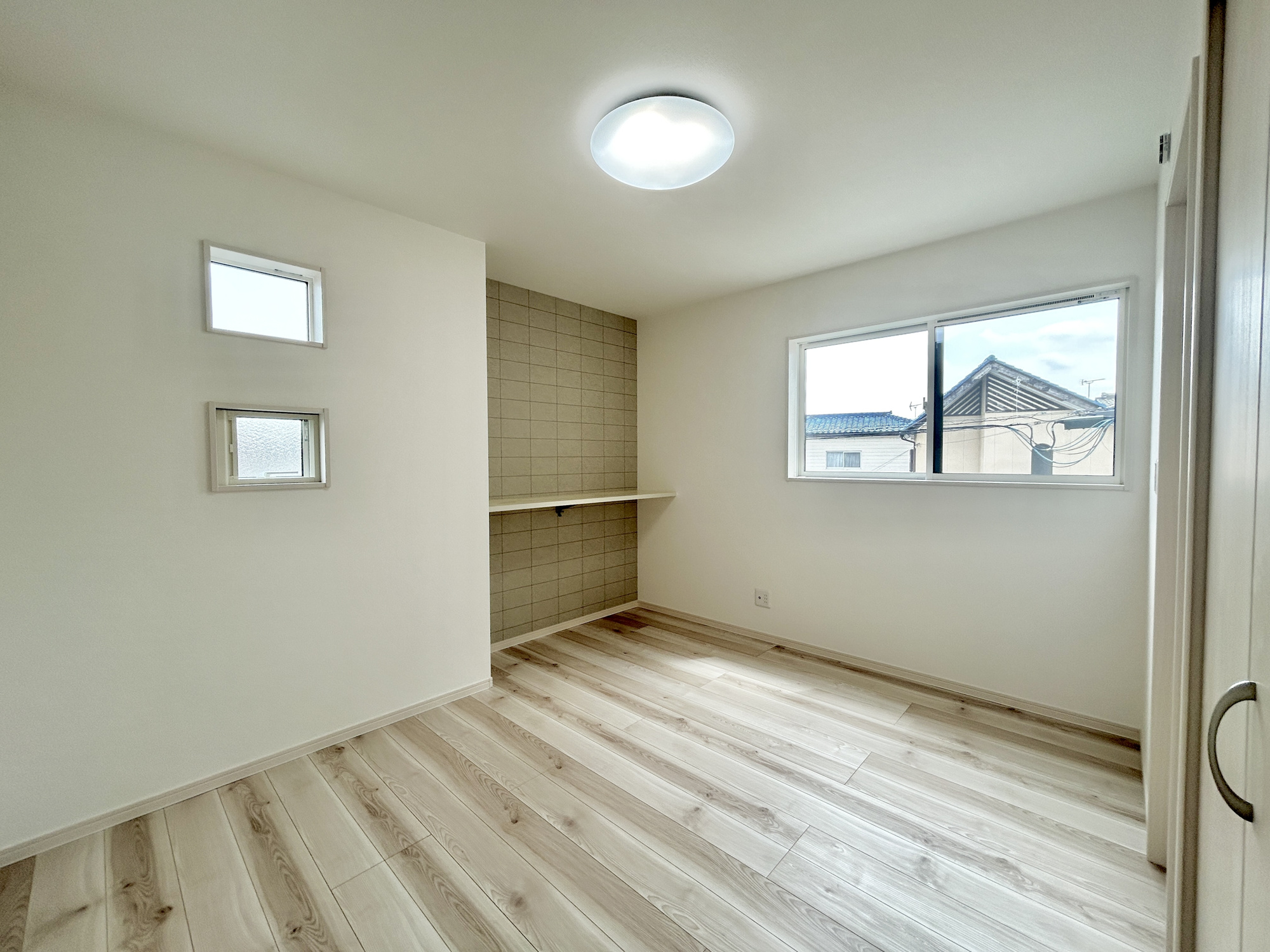 前橋市大友町第5期　新築住宅全1棟の子供部屋|部屋の隅々に明るい光が満ちるお部屋。明るい日差しがあれば、気分もいつもごきげんで温かい空間が生まれます♪
