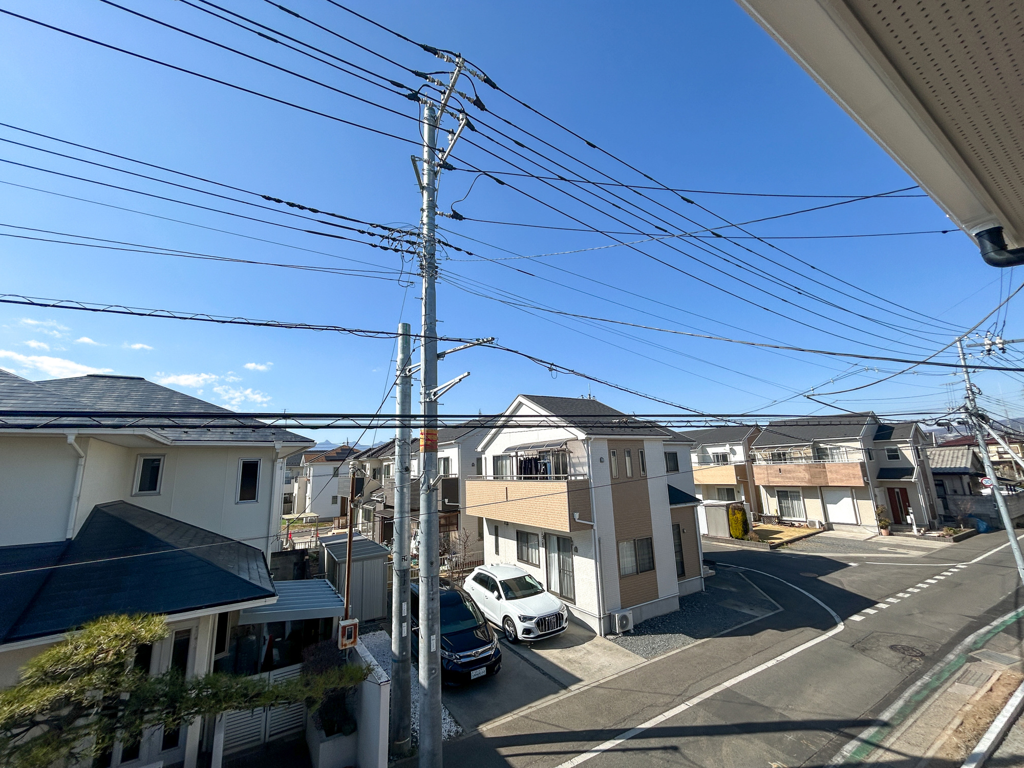 前橋市北代田町1期　新築住宅全3棟の展望|低層の一戸建てを中心とした街並みが整然と続き、周辺は高い建物が建っていないので、採光や開放性に恵まれ、空が広く緑の多い閑静な趣を感じる環境です。