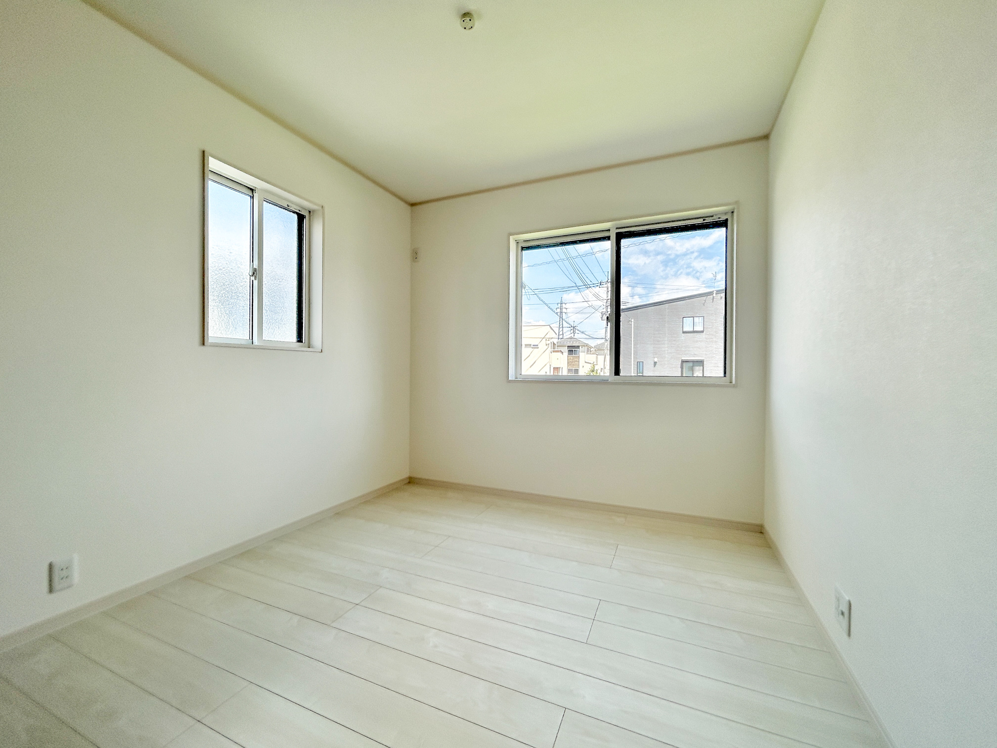 前橋市青柳町3期　新築住宅全11区画の洋室|通風・採光にも優れ、心地よい光と風があふれています。 贅沢といえるほどの豊かな居住性と、プライドを満たすクオリティが見事に調和した住空間。
