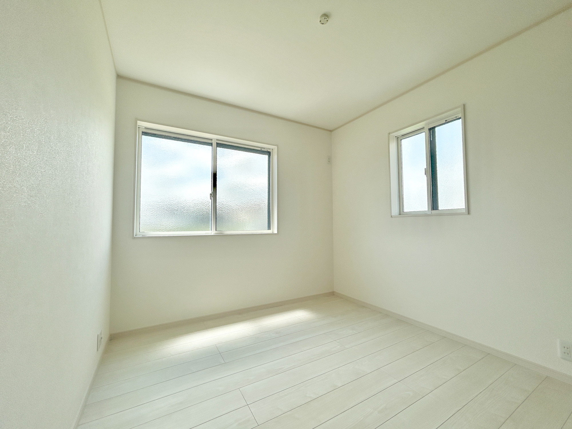 前橋市青柳町3期　新築住宅全11区画の子供部屋|家族一人ひとりの大切なプライベート空間。趣味に合わせて使って頂けるようシンプルに仕上げてあります。暮らし心地を大きく左右する収納を、適材適所に配置し使い勝手を考慮しました。