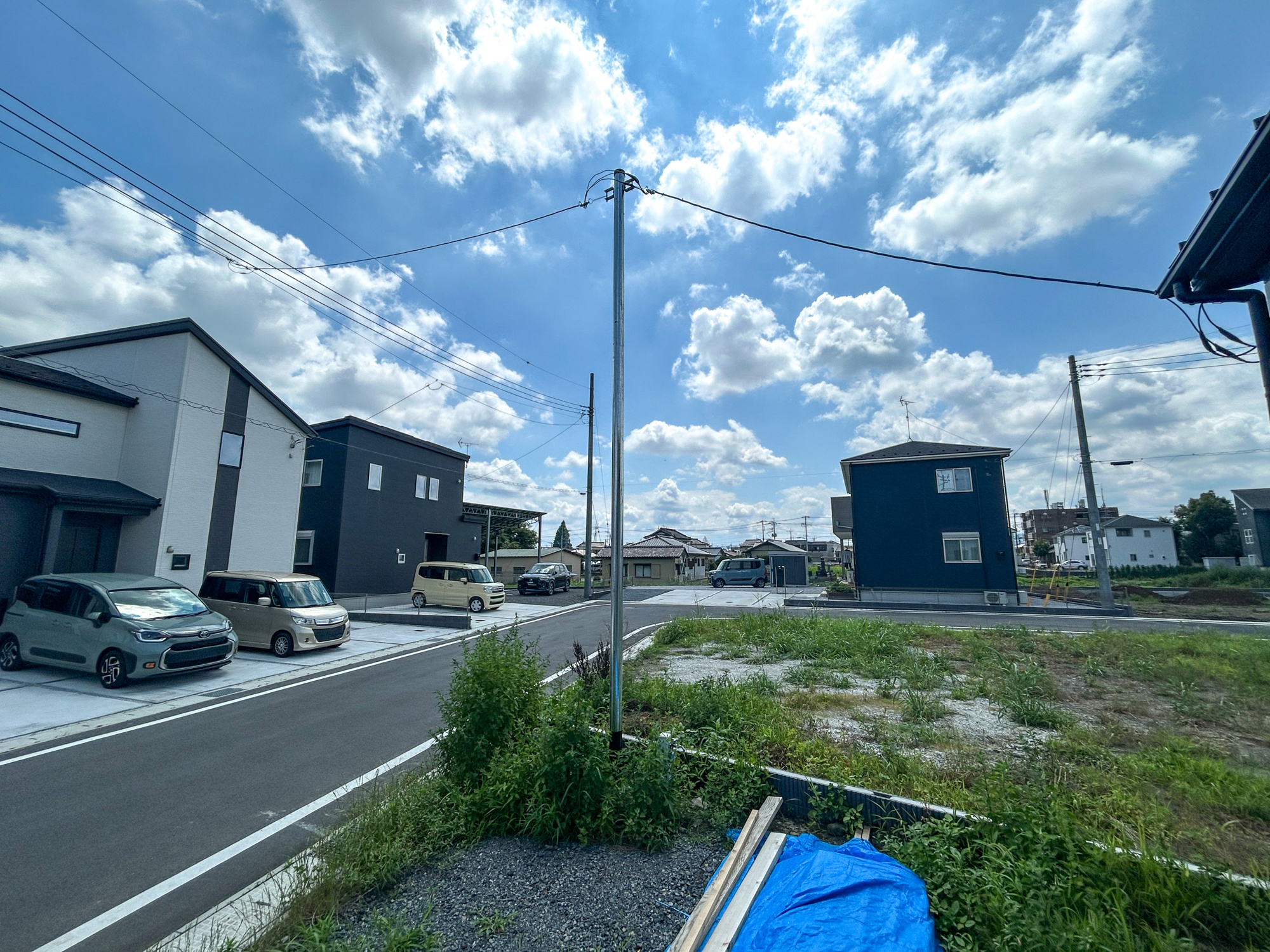 前橋市青柳町3期　新築住宅全11区画の展望|低層の一戸建てを中心とした街並みが整然と続き、周辺は高い建物が建っていないので、採光や開放性に恵まれ、空が広く緑の多い閑静な趣を感じる環境です。