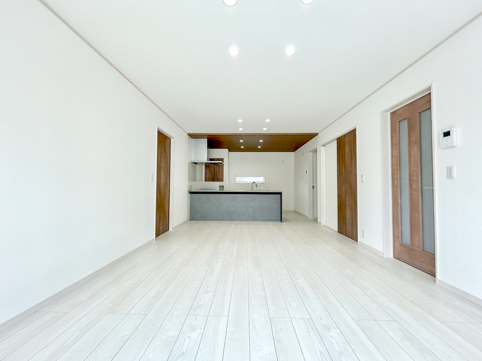 前橋市青柳町3期　新築住宅全11区画の居間・リビング|室内にいても、たっぷりの陽光と爽やかな風を感じて頂ける、開放感あふれるリビングです。
ご家族と穏やかに過ごす、心地の良い時間が流れます。