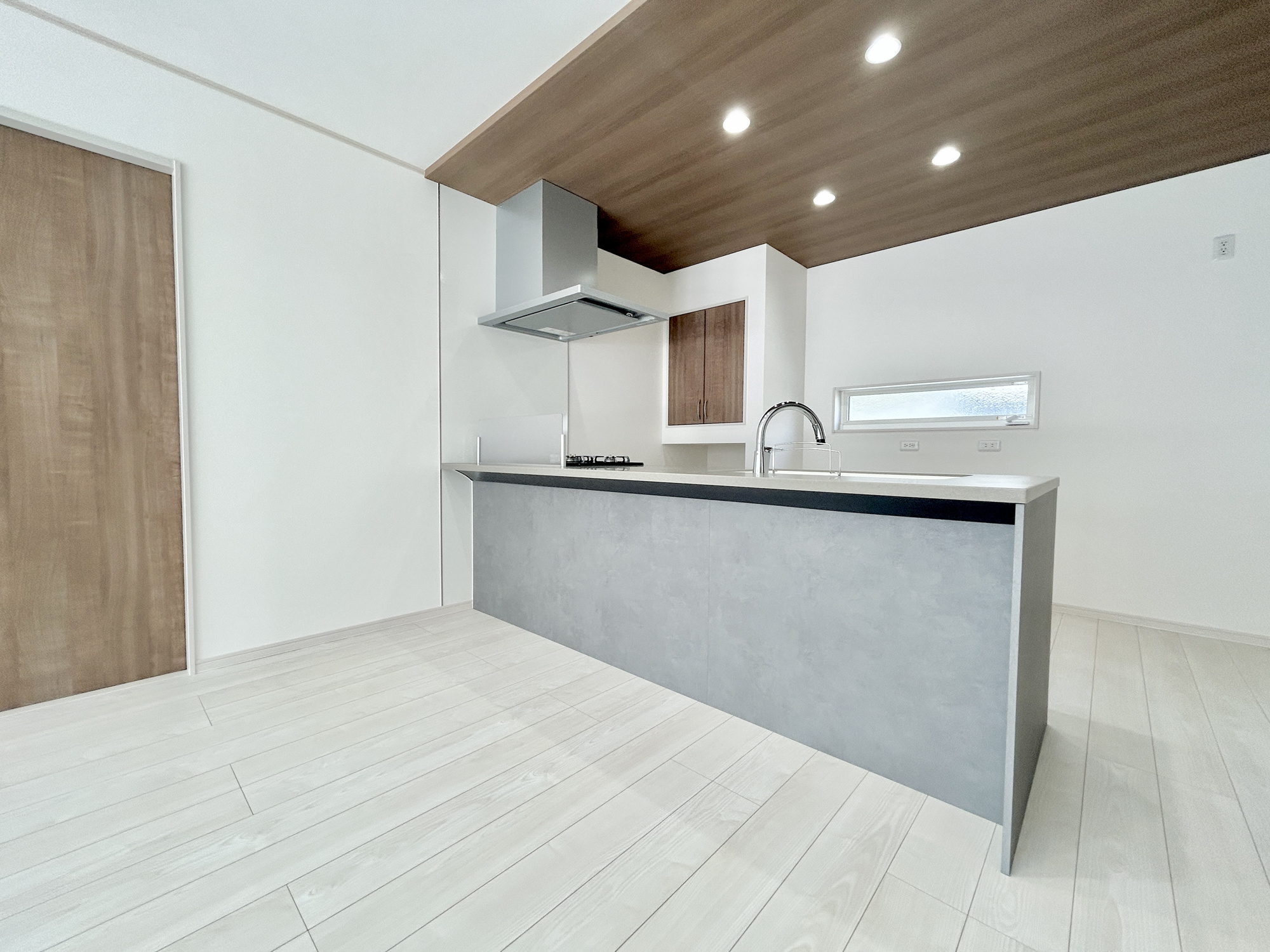 前橋市青柳町3期　新築住宅全11区画の居間・リビング|ここにはみんなが集い、食事と楽しい会話が始まる。話に夢中になりすぎて、ついつい時を忘れてしまう。そんな束の間の幸せを感じさせてくれる場所。