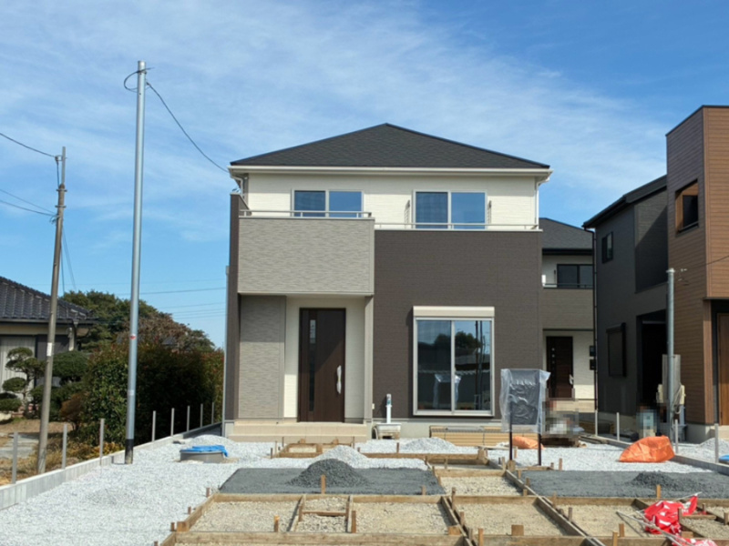5号棟　現地写真です！建物完成しました現在、外構工事中です！皆様からのお問い合わせお待ちしております♪（2026/10/17撮影）