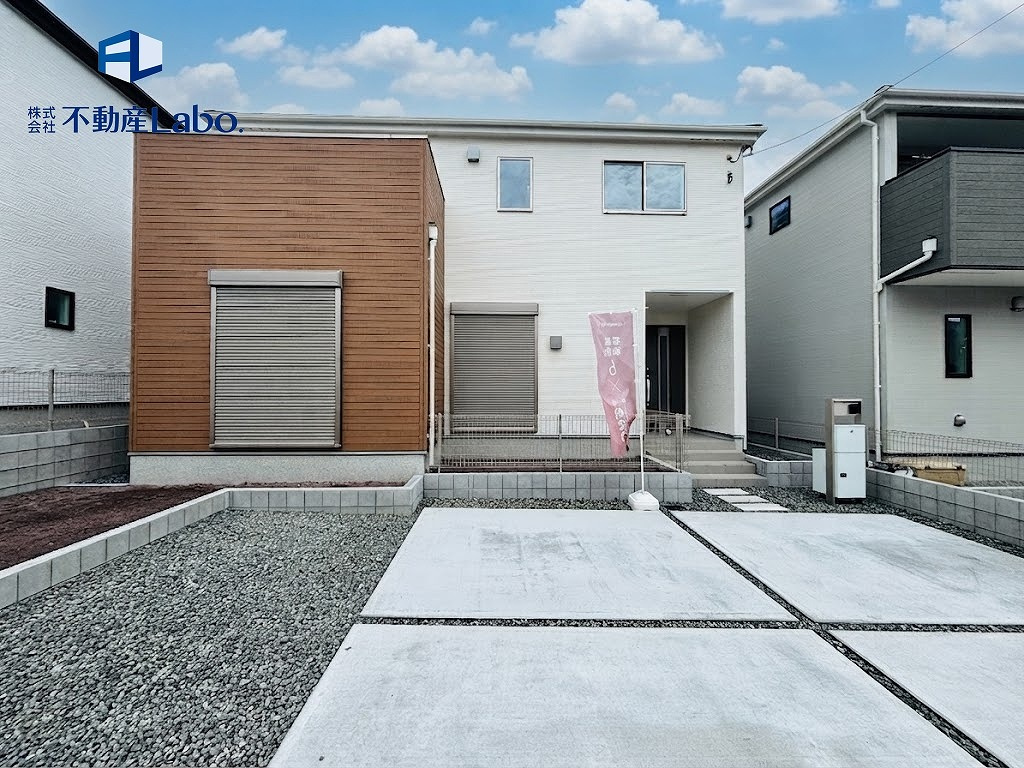 富士市石坂第1期　‐全3棟‐　新築戸建ての外観|～本日ご見学が可能です～ 土日祝日はもちろん、平日のお仕事終わりのお時間でもご内覧可能です♪ ご見学ご希望がございましたらお気軽にご相談ください！ お問い合わせは、090-6400-6118まで♪