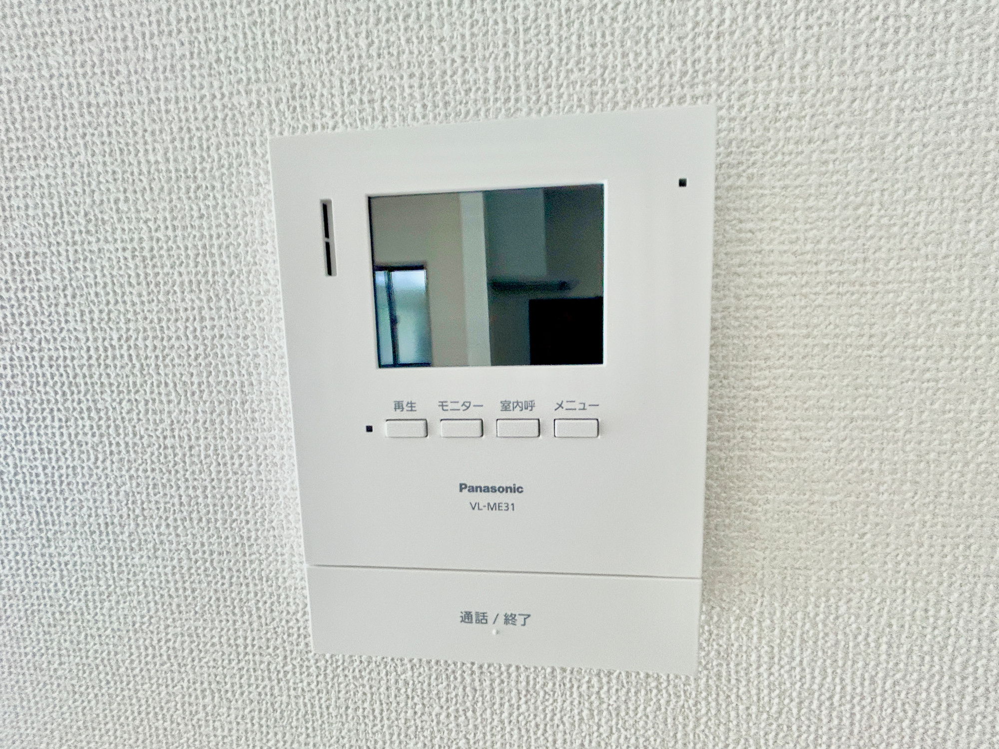 伊勢崎市新栄町第3期　新築住宅全1棟のセキュリティ|TVモニタ付きのインターフォンには録画機能もあるので外出時誰が来たのか確認できます♪ 防犯機能も高く、今では必需品です！