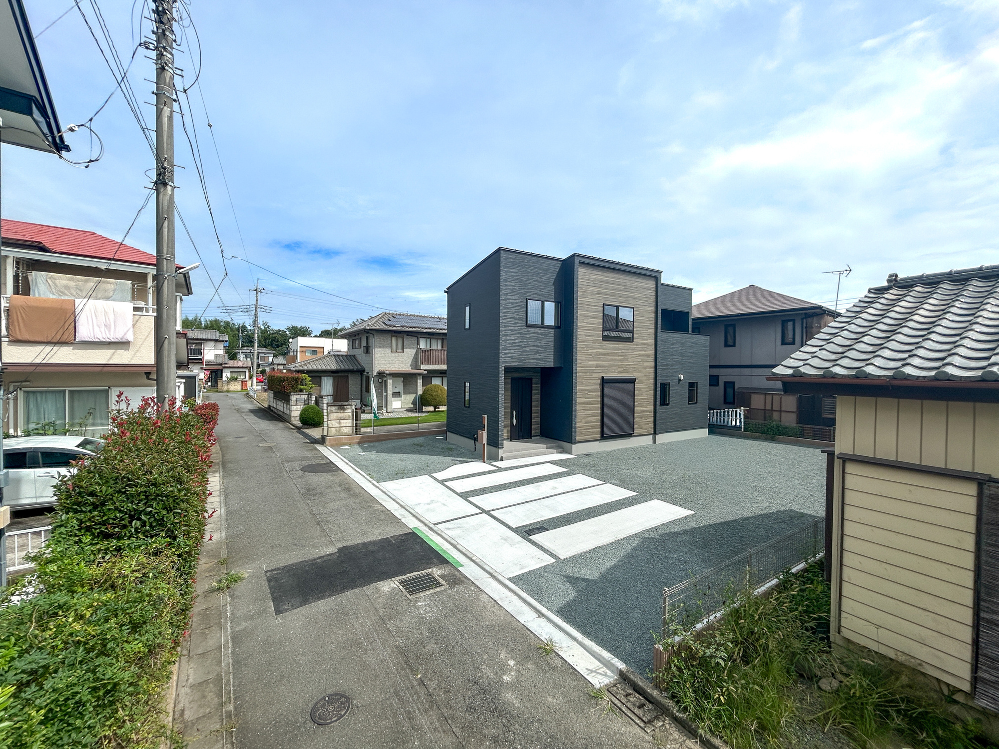 佐波郡玉村町板井第3期　新築住宅全1棟の前面道路含む現地写真|閑静な住宅地で子育て家族にピッタリ。毎日のお散歩も快適な緑に恵まれたエリアで、自然に包まれた穏やかな暮らしを実現するための、ゆとりある住環境が整っています。


