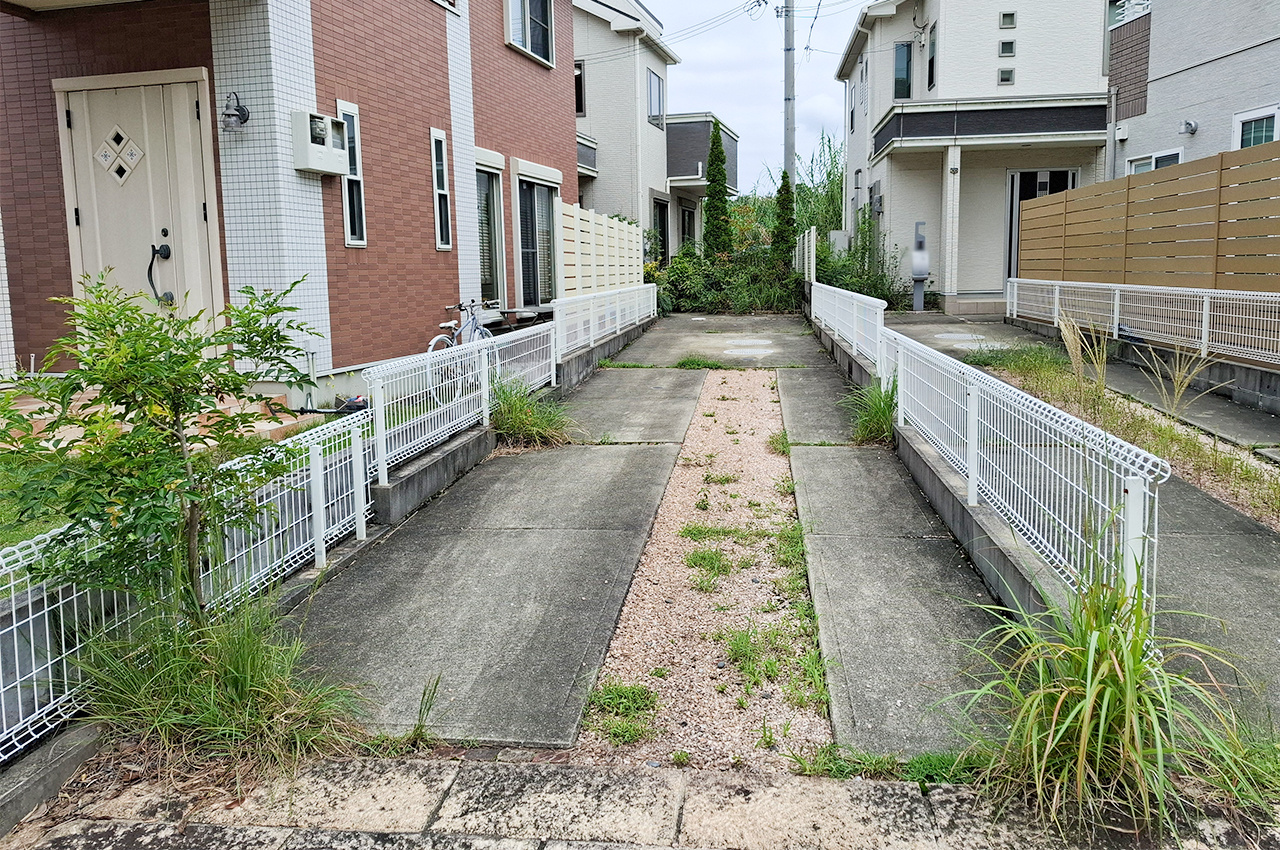 泉佐野市日根野の駐車場|駐車スペース（植栽撤去前）