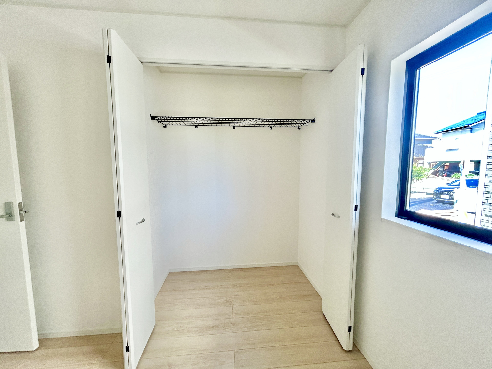 高崎市新町第12　新築住宅全3棟の収納|レイアウトを自由自在にカスタマイズ出来る機能的な収納が魅力！
可動棚を設置するもよし、アルミラックを設置するもよし、収納ボックスなどを配置して使えば、多様な使い方が出来、収納の幅が広がります！