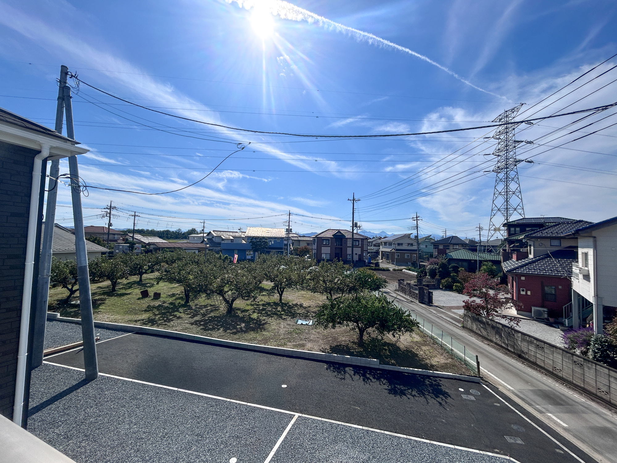 高崎市新町第12　新築住宅全3棟の展望|低層の一戸建てを中心とした街並みが整然と続き、周辺は高い建物が建っていないので、採光や開放性に恵まれ、空が広く緑の多い閑静な趣を感じる環境です。
