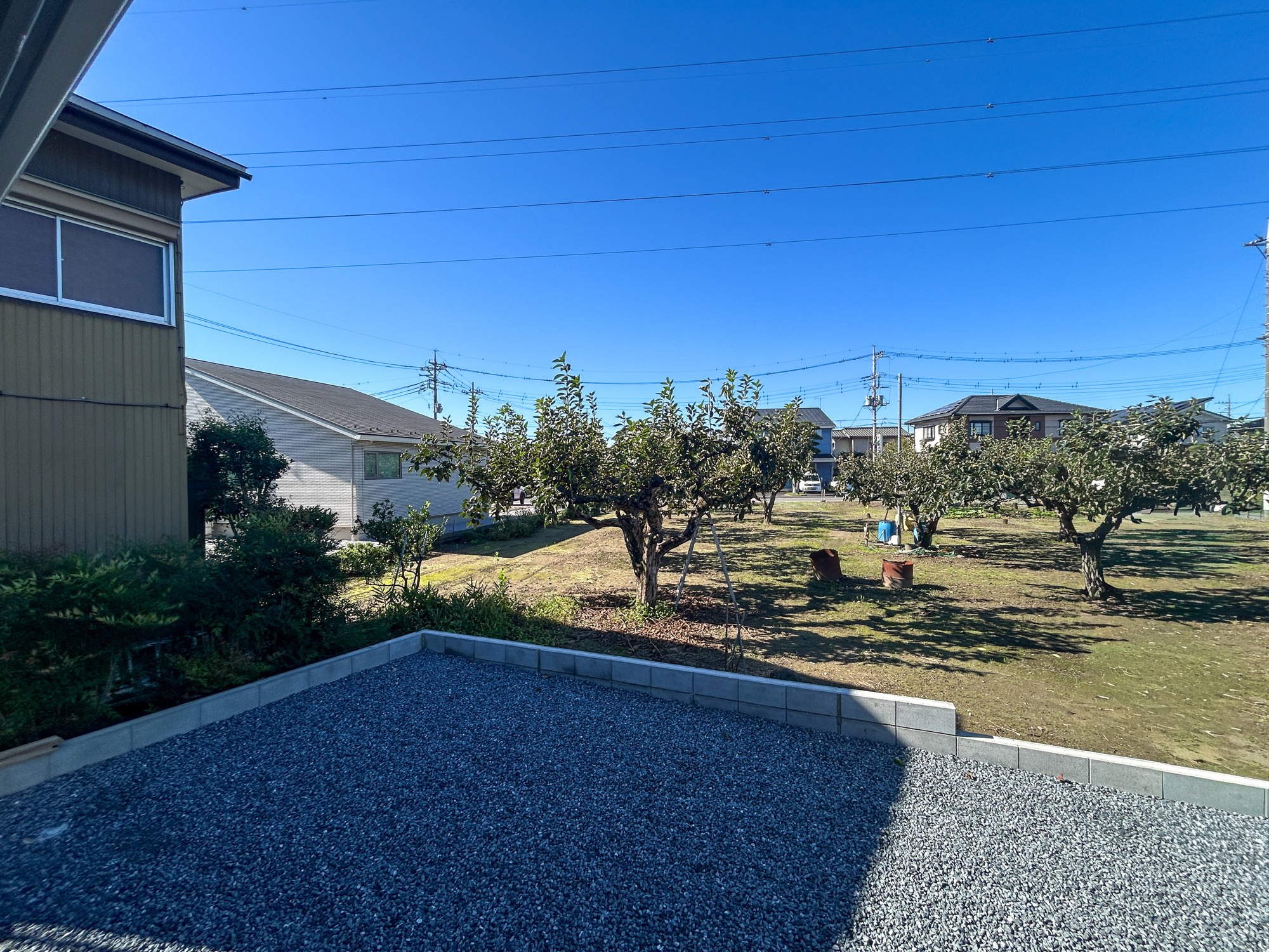 高崎市新町第12　新築住宅全3棟の展望|低層の一戸建てを中心とした街並みが整然と続き、周辺は高い建物が建っていないので、採光や開放性に恵まれ、空が広く緑の多い閑静な趣を感じる環境です。