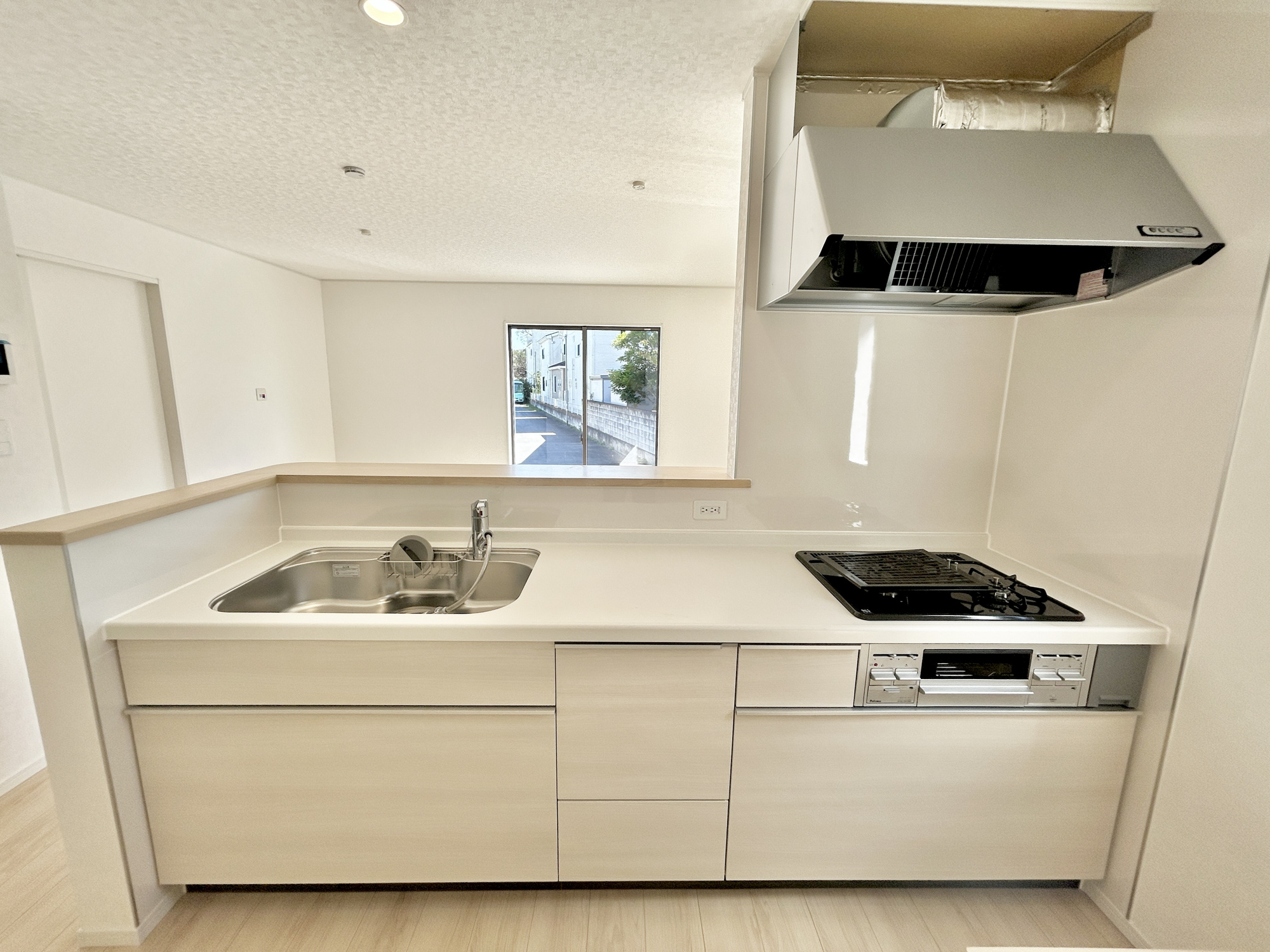 高崎市新町第13　新築住宅全1棟のキッチン|収納が多いのでキッチンの上は常にきれいに保てます！！
お料理がしたくなるそんな嬉しい・楽しいキッチンです♪