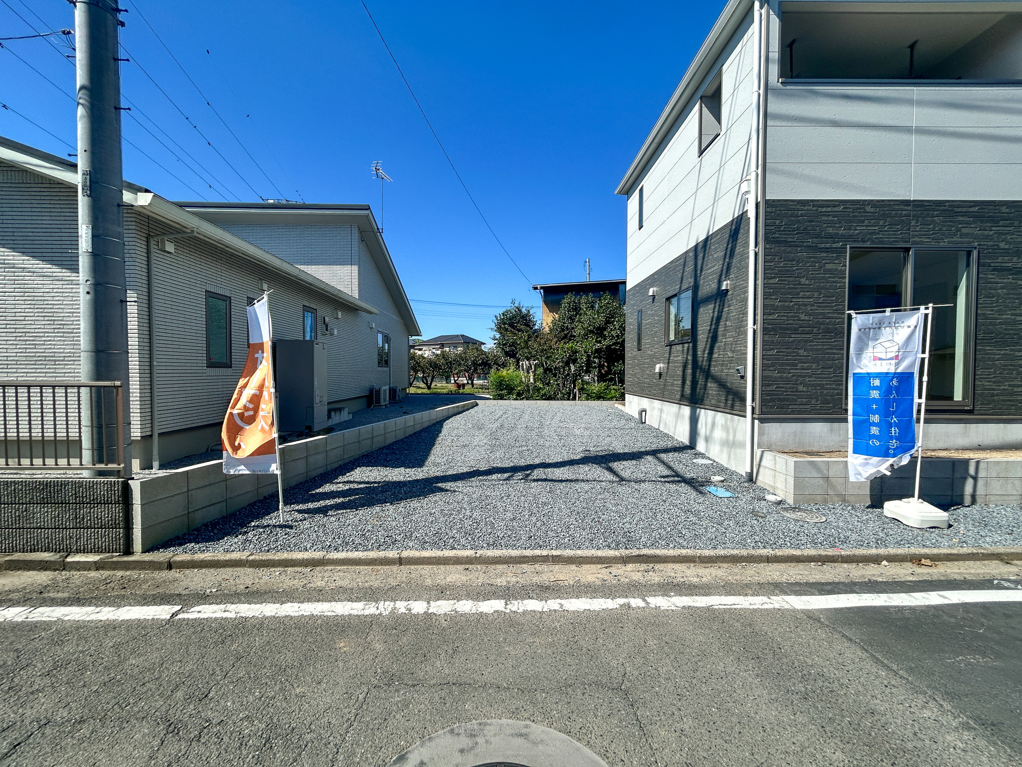 高崎市新町第13　新築住宅全1棟の駐車場|充分な駐車スペースはアレンジが出来る程のスペースがあります。お庭として利用も良しです♪