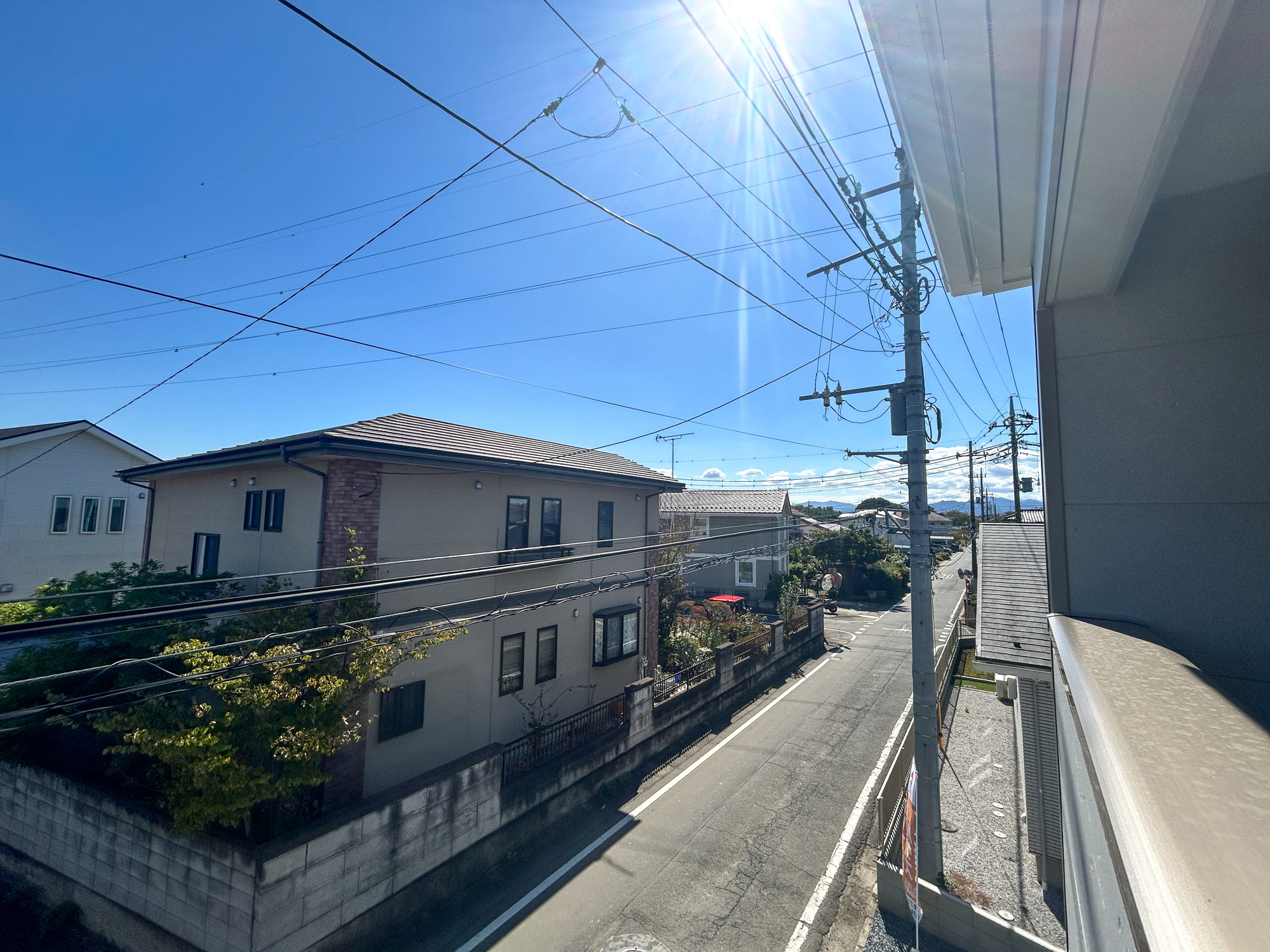 高崎市新町第13　新築住宅全1棟の展望|閑静な住宅地で子育て家族にピッタリ。毎日のお散歩も快適な緑に恵まれたエリアで、自然に包まれた穏やかな暮らしを実現するための、ゆとりある住環境が整っています。緑の潤いを感じながらホッと生活できそう。