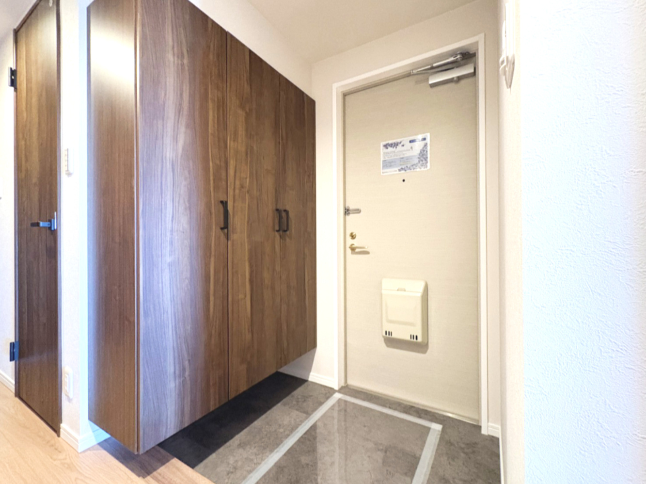 高槻市上土室１丁目の中古マンションの玄関|ゆったりとした玄関です。