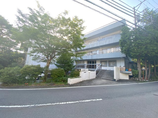 仙石高原マンションの周辺|おしゃれな外観です。