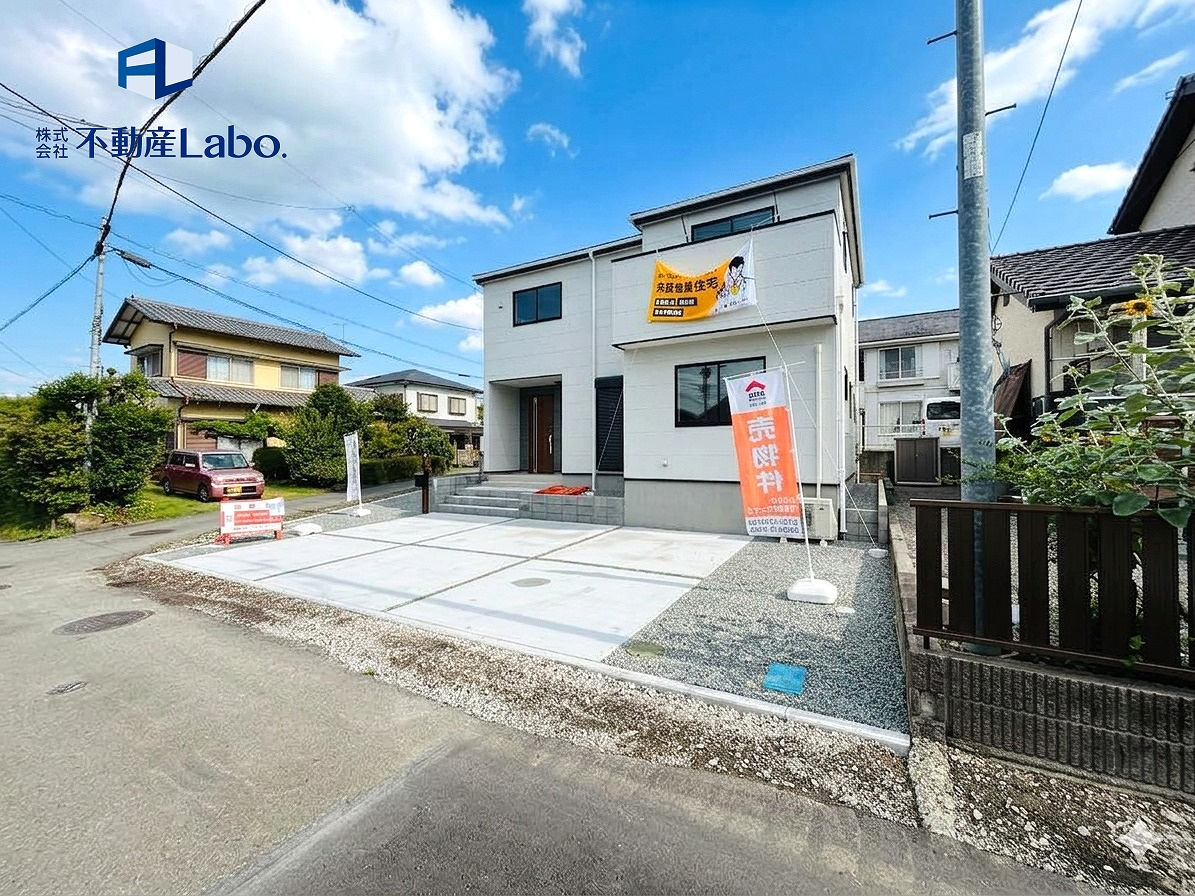 リーブルガーデン　富士宮市小泉２期　全１棟の前面道路含む現地写真|●接する道路●
2方向道路に接しているので、開放感があり日差しもたっぷり入ります♪