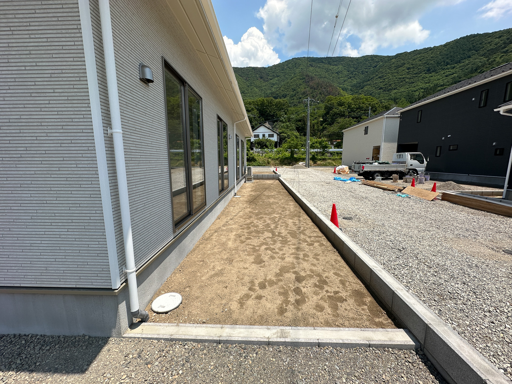 千曲市戸倉第６　新築住宅全５棟の庭|お庭での家庭菜園・ガーデニングを通じて、お子様と一緒に育てていくと、思い出も増えていきそうですね♪